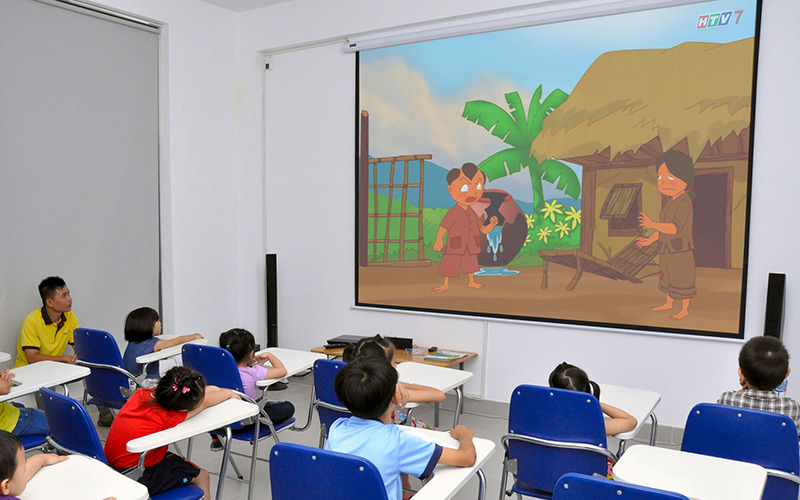 Lắp đặt máy chiếu Optoma PS368 cho lớp học mầm non