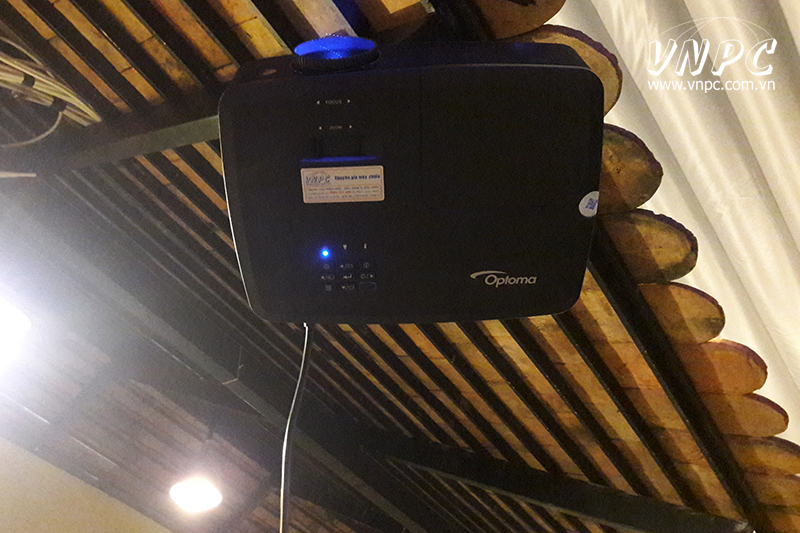 Lắp máy chiếu Optoma PX390 cho quán cafe sân vườn Q.Tân Bình