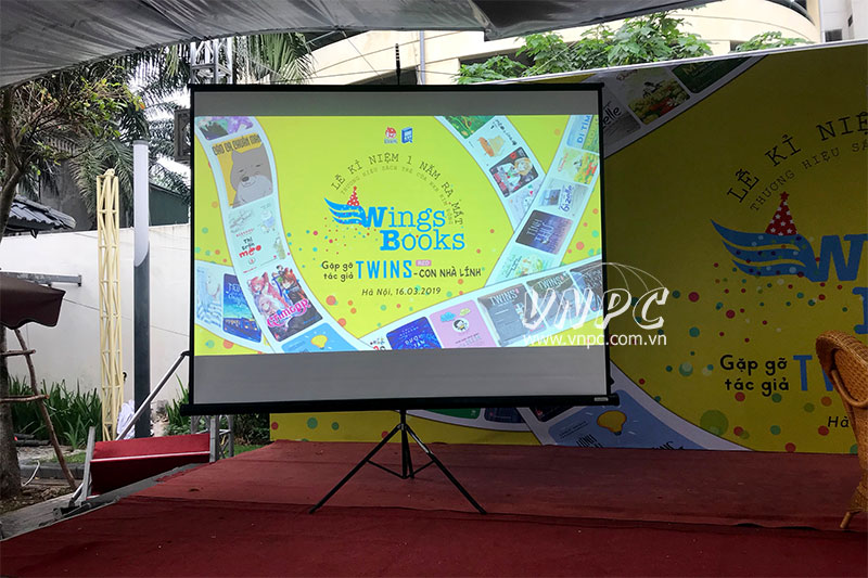 Cho thuê máy chiếu ngoài trời tổ chức hội sách tại Hà Nội