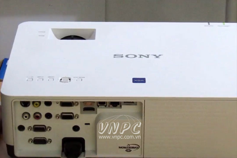 Máy chiếu Sony VPL-EX435 có chiếu xéo góc được không?