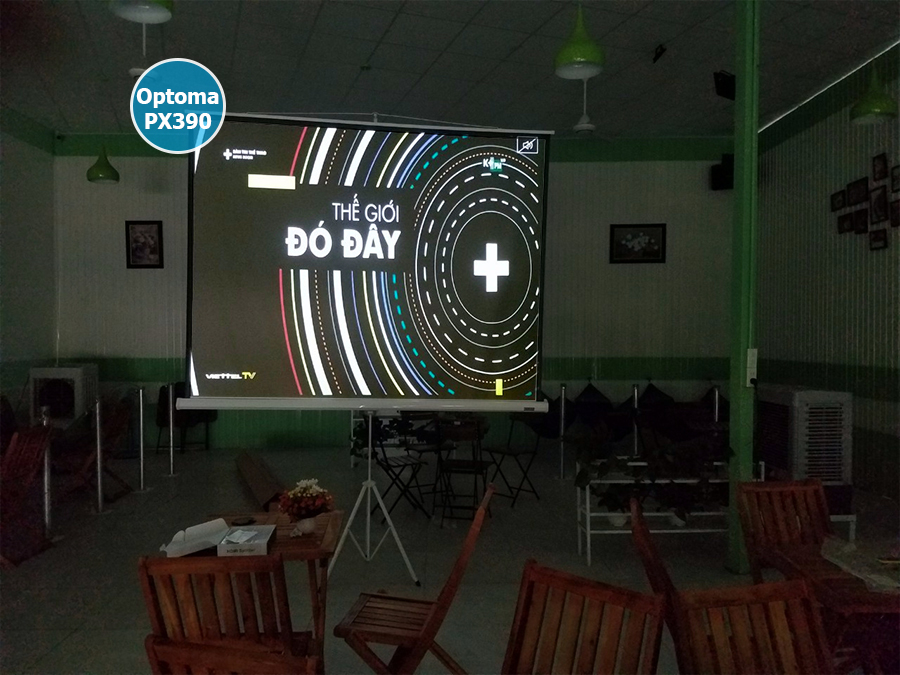 Lắp đặt máy chiếu Optoma PX390 quán cafe bóng đá tại Biên Hòa