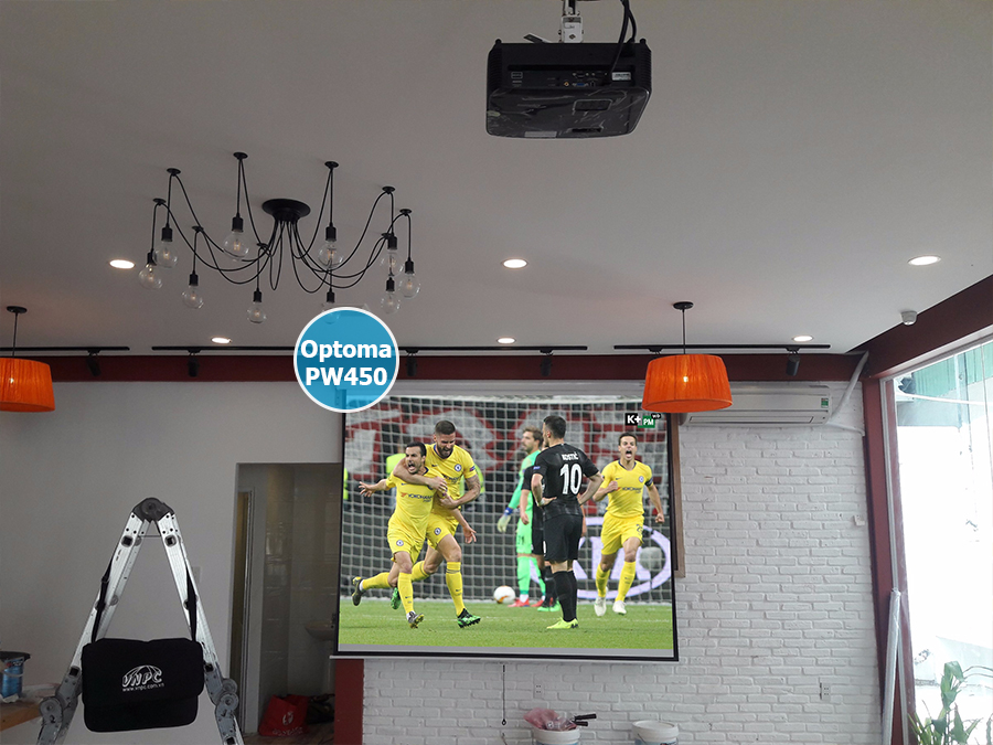 Lắp 2 bộ máy chiếu Optoma PW450 cho quán cafe quận Tân Phú