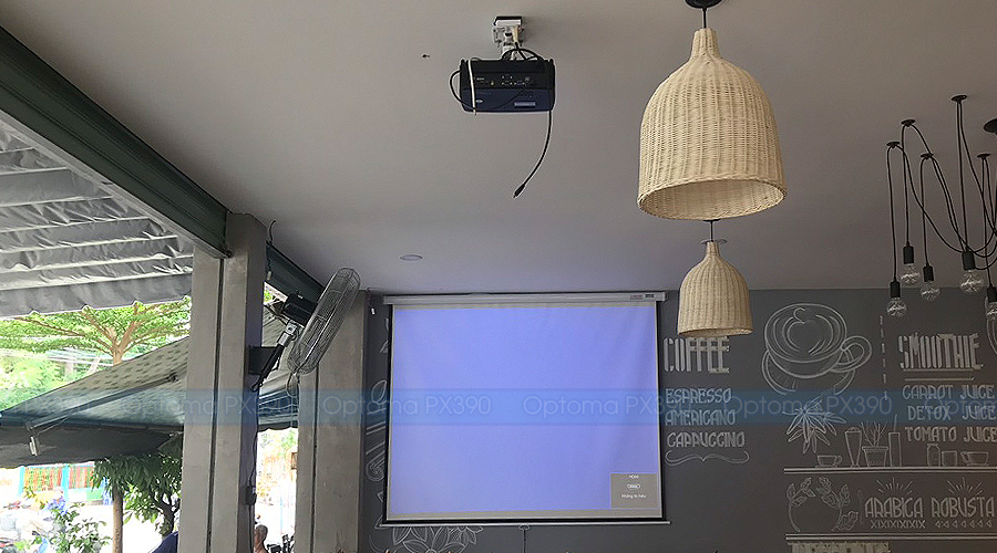 Lắp đặt máy chiếu Optoma PX390 chiếu bóng đá tại Viva Coffe