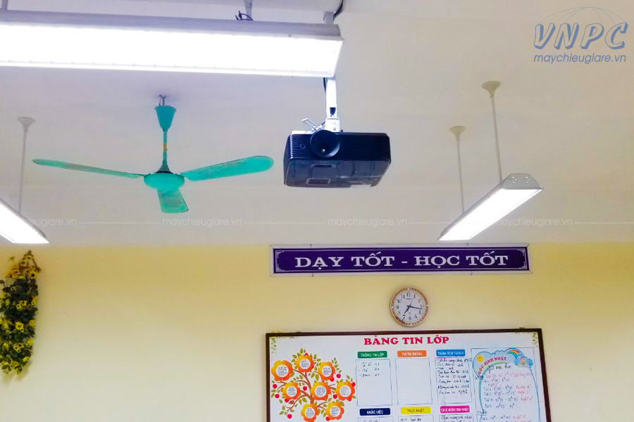 Lắp đặt máy chiếu Optoma PS368 sử dụng dạy học tại Trường THCS Ngũ Hiệp
