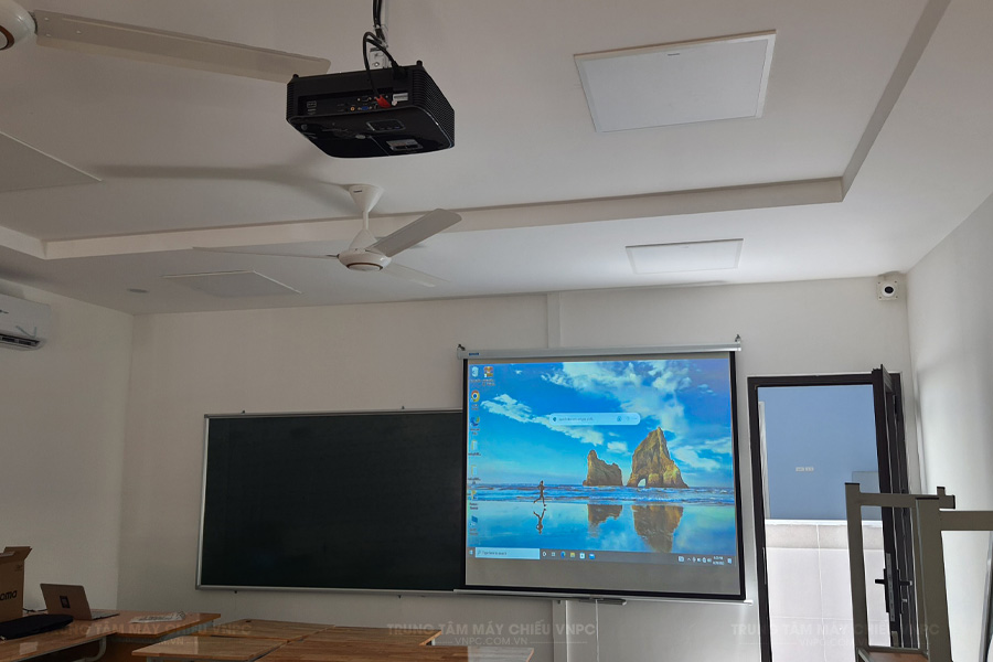 Lắp đặt 4 bộ máy chiếu Optoma X400LVE giảng dạy năm học mới