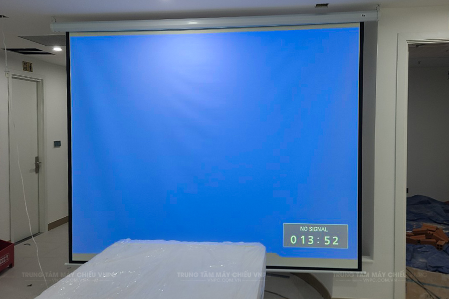 Lắp đặt máy chiếu Panasonic PT-LB426 văn phòng công ty tại TpHCM