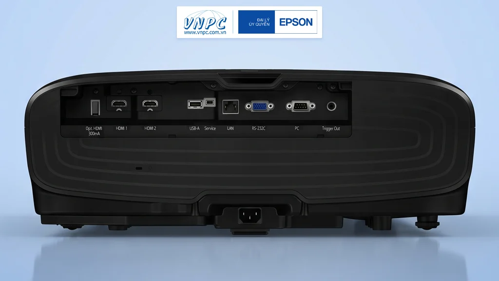 Epson EH TW9400 tích hợp đầy đủ các cổng kết nối như HDMI VGA RS 232C USB và Trigger out tương thích với mọi thiết bị phát cao cấp.