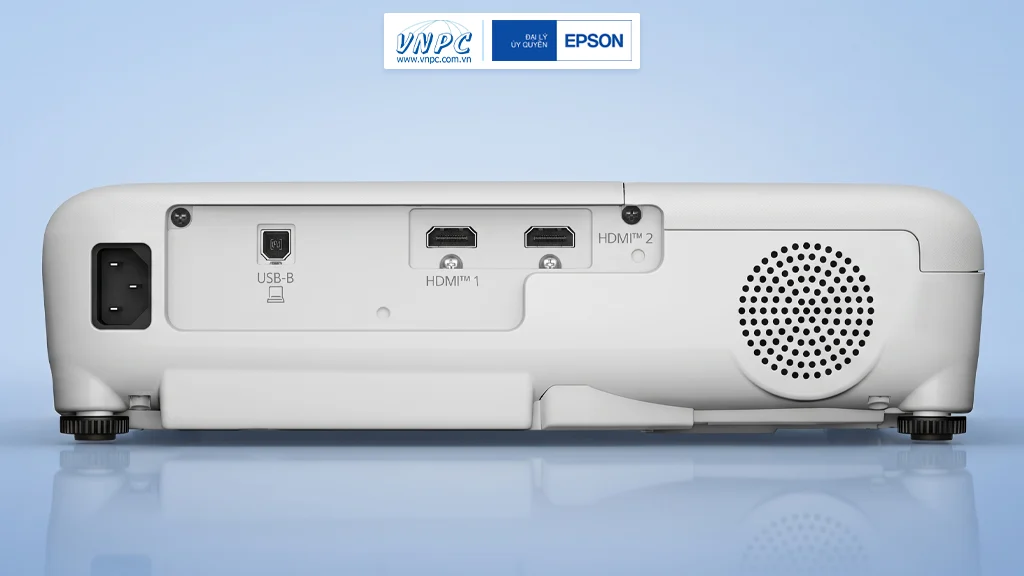 Epson EB E12 trang bị hai cổng HDMI và cổng USB Type B hỗ trợ kết nối nhanh chóng với các thiết bị ngoại vi chuyên nghiệp.