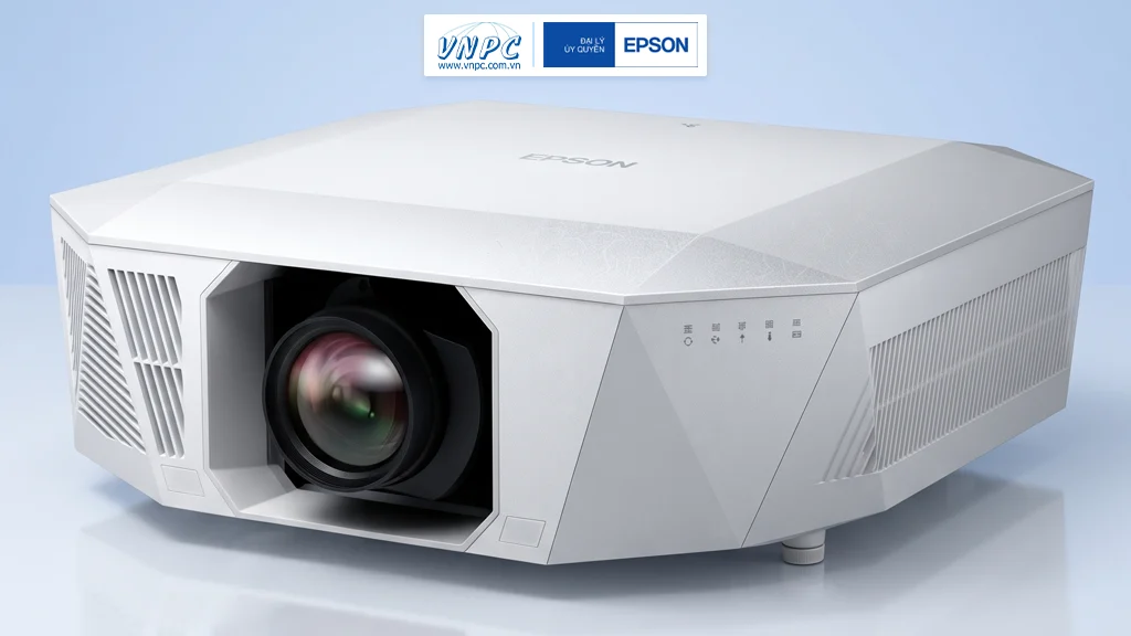 Epson EH QL3000W sở hữu thiết kế màu trắng trang nhã cùng hệ thống tản nhiệt vận hành siêu êm ái phù hợp với mọi không gian sang trọng.