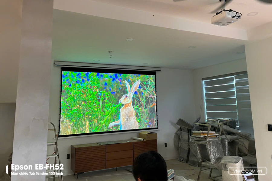 Lắp đặt Epson EB-FH52 và Màn chiếu Tab Tension 133 inch