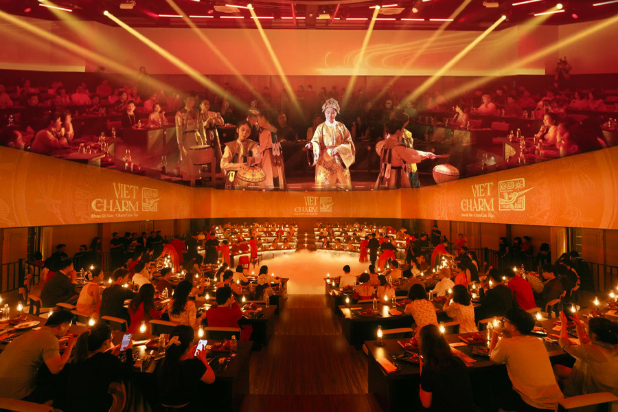 Lắp đặt máy chiếu Mapping tại VietCharm Culture & Dining Show